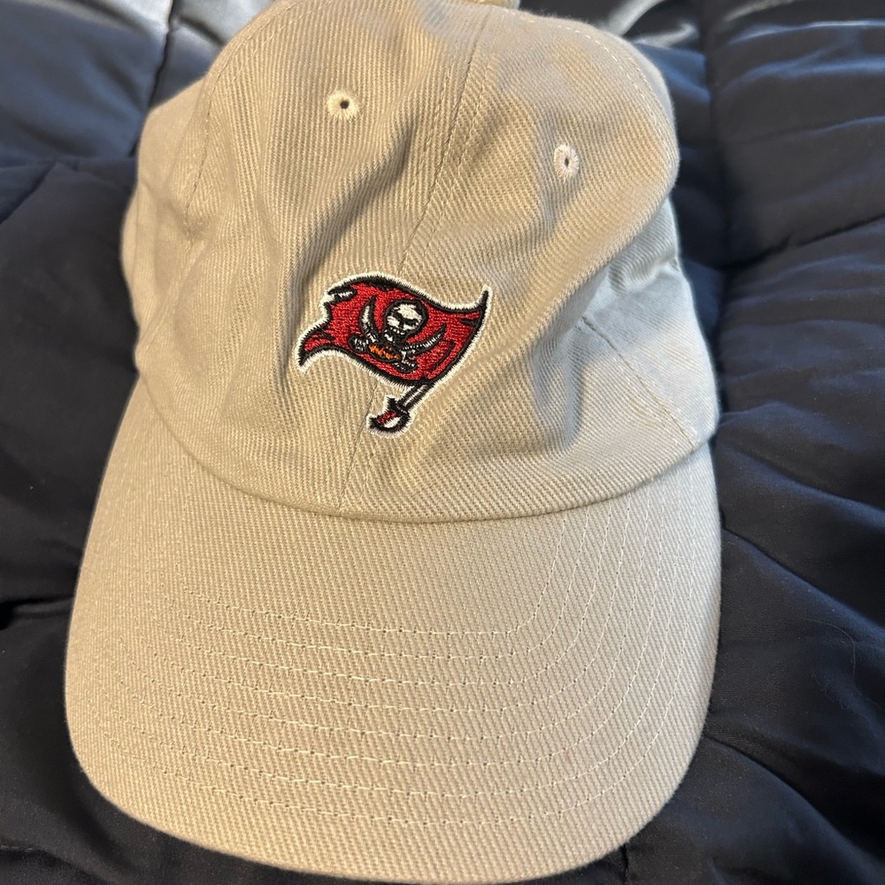 NWOT Buccaneers Tan Baseball Cap